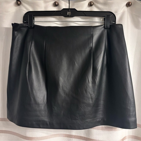 Express Black Faux Leather Mini Skirt/Skort - Picture 3 of 7
